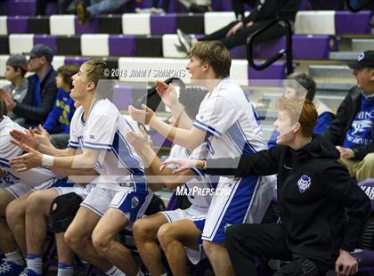 Thumbnail 2 in Quincy vs. Belleville East photogallery.