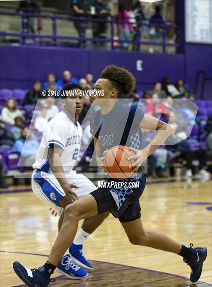 Thumbnail 3 in Quincy vs. Belleville East photogallery.