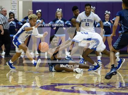 Thumbnail 1 in Quincy vs. Belleville East photogallery.