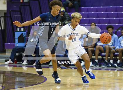 Thumbnail 2 in Quincy vs. Belleville East photogallery.