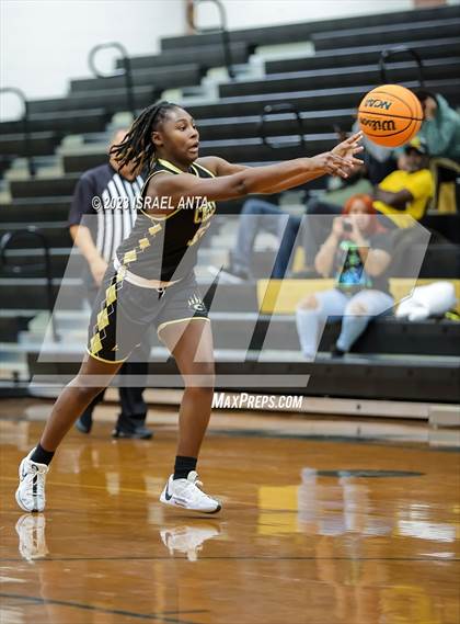 Thumbnail 2 in Gray's Creek vs. South View (2023 Cumberland County Schools Holiday Classic Tournament) photogallery.
