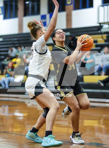 Thumbnail 2 in Gray's Creek vs. South View (2023 Cumberland County Schools Holiday Classic Tournament) photogallery.