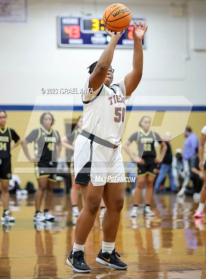 Thumbnail 1 in Gray's Creek vs. South View (2023 Cumberland County Schools Holiday Classic Tournament) photogallery.