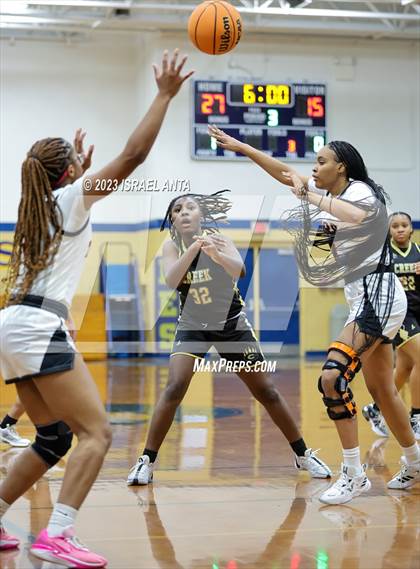 Thumbnail 1 in Gray's Creek vs. South View (2023 Cumberland County Schools Holiday Classic Tournament) photogallery.