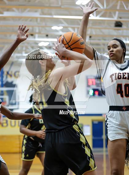 Thumbnail 3 in Gray's Creek vs. South View (2023 Cumberland County Schools Holiday Classic Tournament) photogallery.