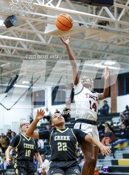 Thumbnail 2 in Gray's Creek vs. South View (2023 Cumberland County Schools Holiday Classic Tournament) photogallery.