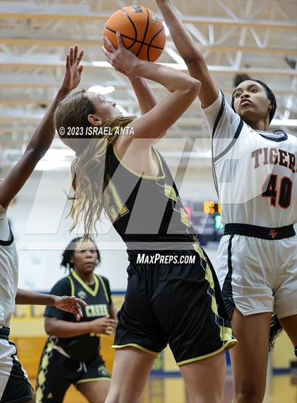 Thumbnail 1 in Gray's Creek vs. South View (2023 Cumberland County Schools Holiday Classic Tournament) photogallery.