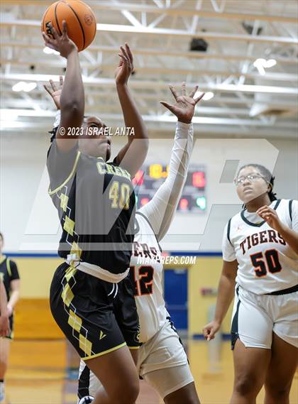 Thumbnail 2 in Gray's Creek vs. South View (2023 Cumberland County Schools Holiday Classic Tournament) photogallery.
