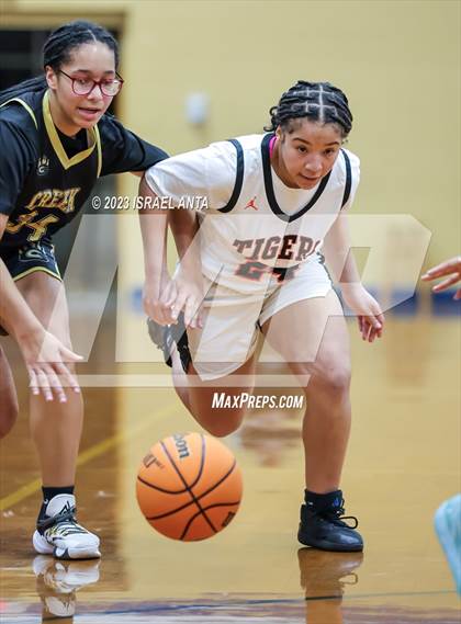 Thumbnail 2 in Gray's Creek vs. South View (2023 Cumberland County Schools Holiday Classic Tournament) photogallery.