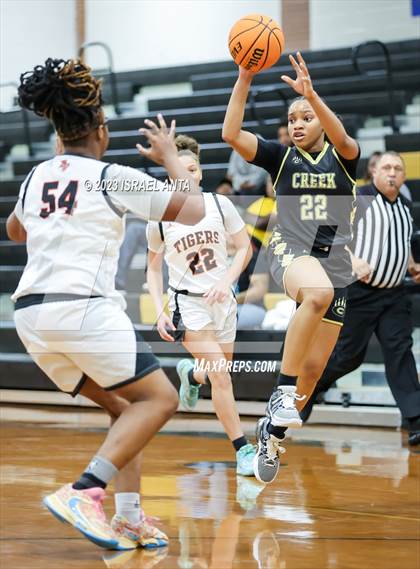 Thumbnail 2 in Gray's Creek vs. South View (2023 Cumberland County Schools Holiday Classic Tournament) photogallery.