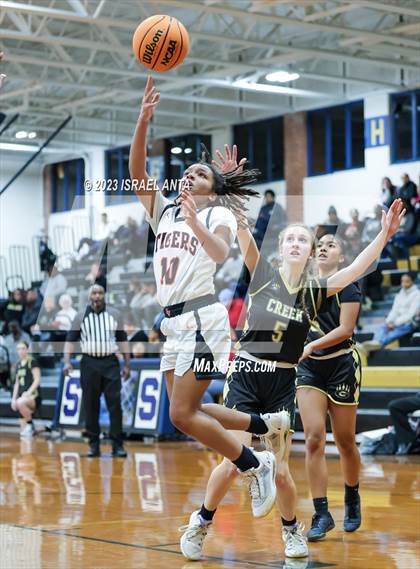 Thumbnail 2 in Gray's Creek vs. South View (2023 Cumberland County Schools Holiday Classic Tournament) photogallery.