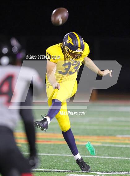 Thumbnail 3 in Centennial vs. Punahou (Honor Bowl) photogallery.