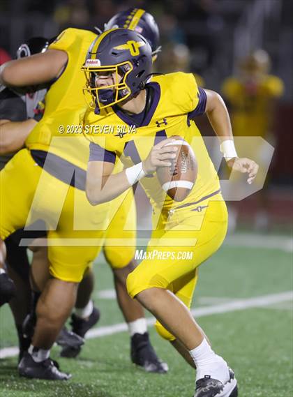Thumbnail 2 in Centennial vs. Punahou (Honor Bowl) photogallery.