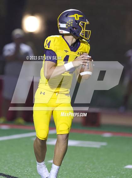 Thumbnail 2 in Centennial vs. Punahou (Honor Bowl) photogallery.