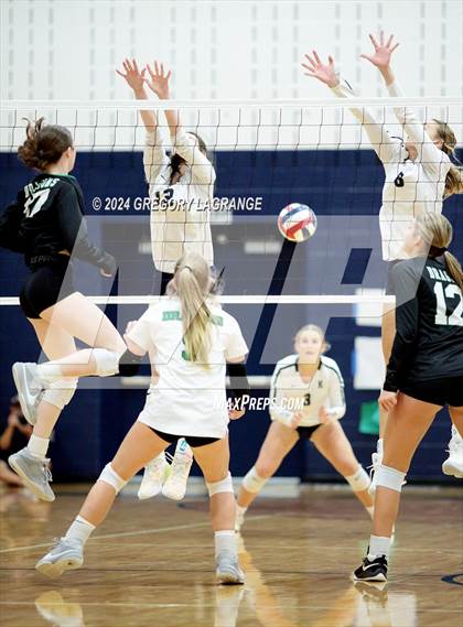 Thumbnail 1 in Southlake Carroll vs Keller photogallery.