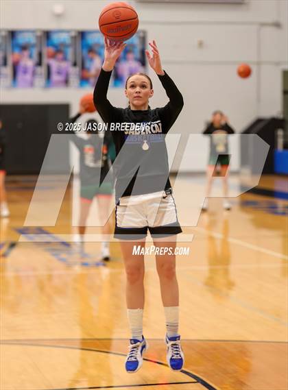 Thumbnail 1 in Vela vs. Harlingen South (UIL 5A Region IV D1 BI-District Basketball) photogallery.