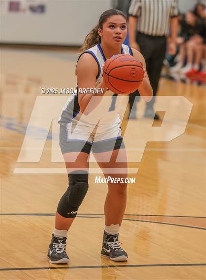 Thumbnail 1 in Vela vs. Harlingen South (UIL 5A Region IV D1 BI-District Basketball) photogallery.