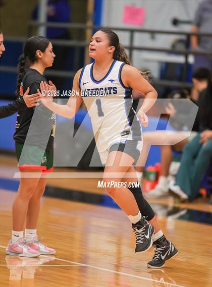 Thumbnail 1 in Vela vs. Harlingen South (UIL 5A Region IV D1 BI-District Basketball) photogallery.
