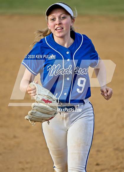 Thumbnail 3 in Warren County vs. Madison County photogallery.