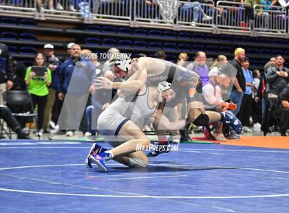 Thumbnail 1 in UIL Wrestling 5A-6A Finals (Round 1) photogallery.