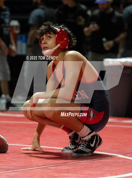 Thumbnail 1 in UIL Wrestling 5A-6A Finals (Round 1) photogallery.
