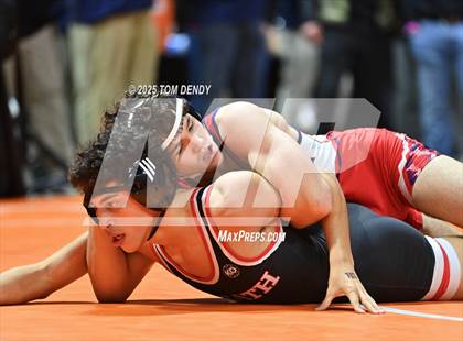 Thumbnail 3 in UIL Wrestling 5A-6A Finals (Round 1) photogallery.