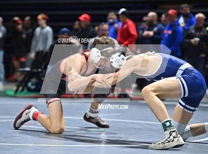 Thumbnail 2 in UIL Wrestling 5A-6A Finals (Round 1) photogallery.