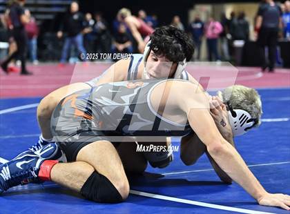 Thumbnail 1 in UIL Wrestling 5A-6A Finals (Round 1) photogallery.