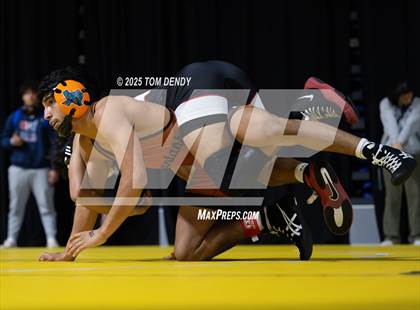 Thumbnail 1 in UIL Wrestling 5A-6A Finals (Round 1) photogallery.