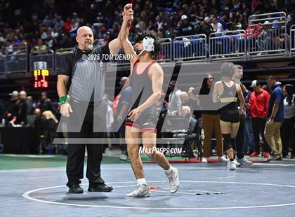 Thumbnail 1 in UIL Wrestling 5A-6A Finals (Round 1) photogallery.