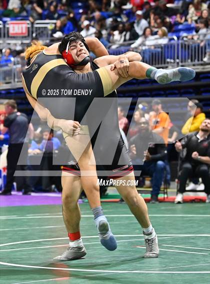 Thumbnail 2 in UIL Wrestling 5A-6A Finals (Round 1) photogallery.
