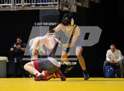 Thumbnail 3 in UIL Wrestling 5A-6A Finals (Round 1) photogallery.