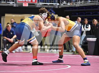 Thumbnail 2 in UIL Wrestling 5A-6A Finals (Round 1) photogallery.