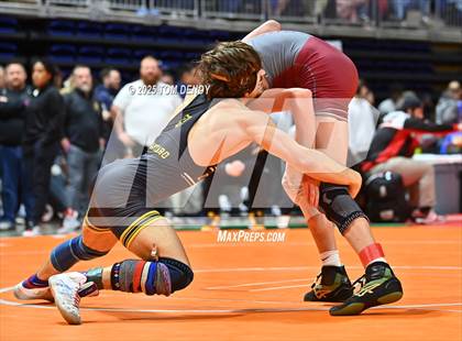Thumbnail 3 in UIL Wrestling 5A-6A Finals (Round 1) photogallery.
