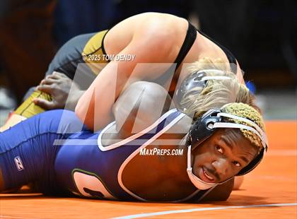 Thumbnail 3 in UIL Wrestling 5A-6A Finals (Round 1) photogallery.