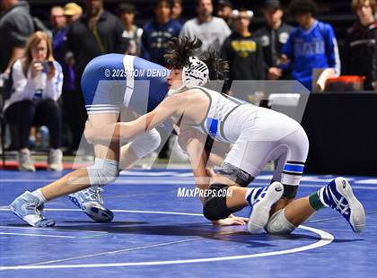 Thumbnail 3 in UIL Wrestling 5A-6A Finals (Round 1) photogallery.