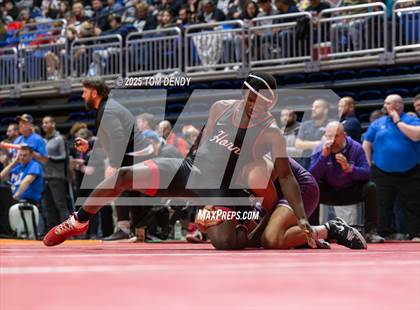 Thumbnail 3 in UIL Wrestling 5A-6A Finals (Round 1) photogallery.