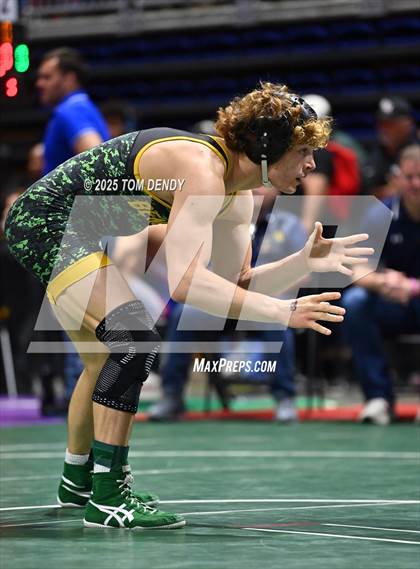 Thumbnail 2 in UIL Wrestling 5A-6A Finals (Round 1) photogallery.
