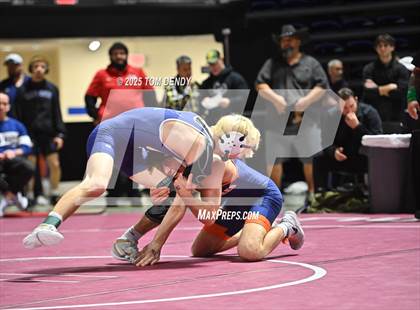 Thumbnail 1 in UIL Wrestling 5A-6A Finals (Round 1) photogallery.