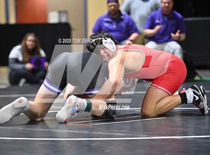 Thumbnail 3 in UIL Wrestling 5A-6A Finals (Round 1) photogallery.