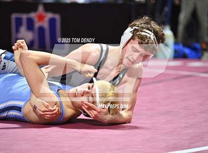 Thumbnail 3 in UIL Wrestling 5A-6A Finals (Round 1) photogallery.