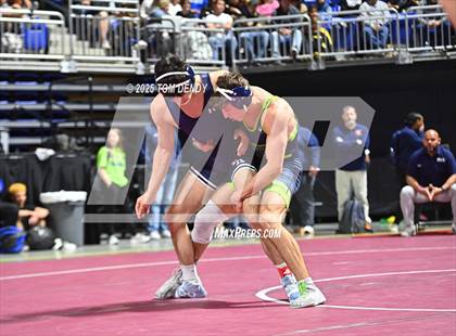Thumbnail 3 in UIL Wrestling 5A-6A Finals (Round 1) photogallery.
