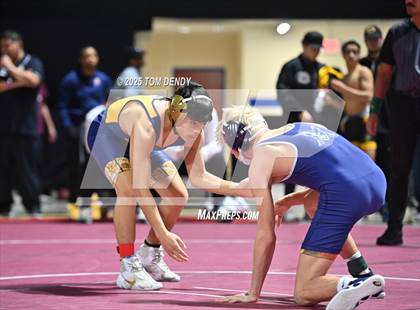 Thumbnail 3 in UIL Wrestling 5A-6A Finals (Round 1) photogallery.
