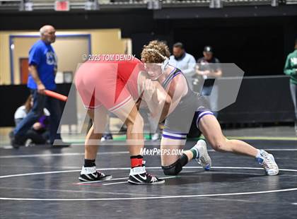 Thumbnail 3 in UIL Wrestling 5A-6A Finals (Round 1) photogallery.