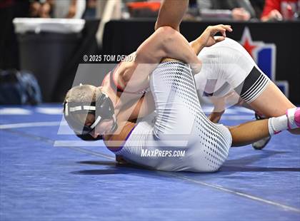 Thumbnail 1 in UIL Wrestling 5A-6A Finals (Round 1) photogallery.