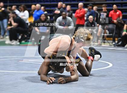 Thumbnail 3 in UIL Wrestling 5A-6A Finals (Round 1) photogallery.
