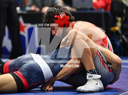 Thumbnail 3 in UIL Wrestling 5A-6A Finals (Round 1) photogallery.