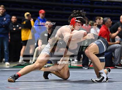 Thumbnail 3 in UIL Wrestling 5A-6A Finals (Round 1) photogallery.