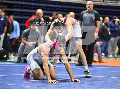 Thumbnail 2 in UIL Wrestling 5A-6A Finals (Round 1) photogallery.