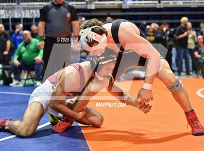 Thumbnail 2 in UIL Wrestling 5A-6A Finals (Round 1) photogallery.
